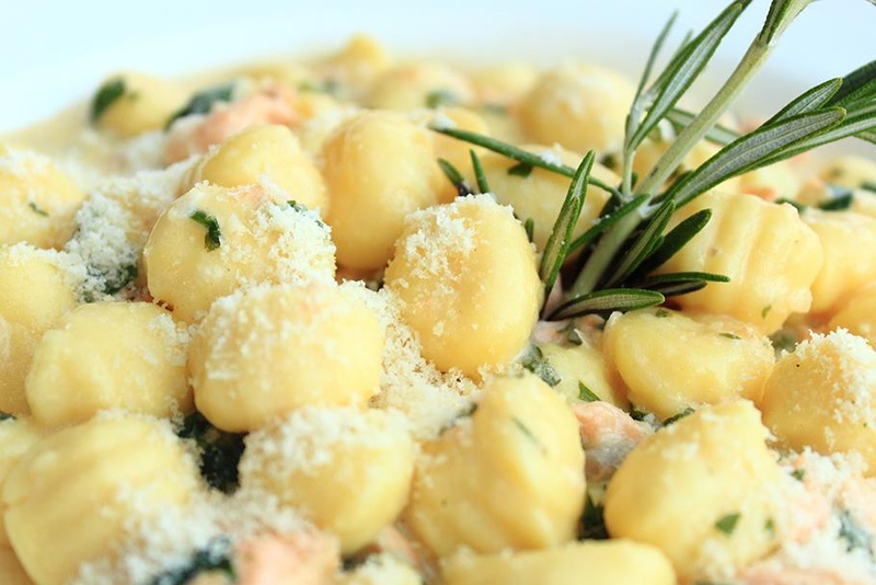 "День пасты" - Итальянские Ньокки с сырным соусом. Фруктовый салат со сливками.