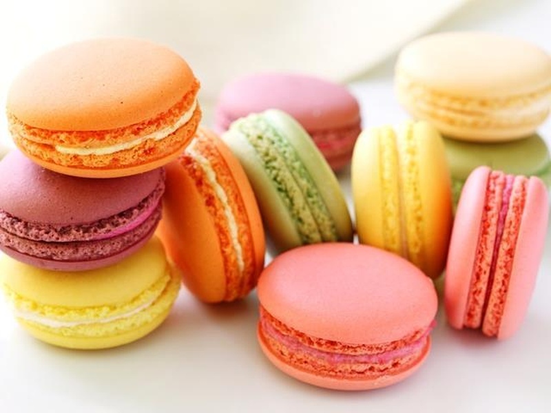 "День влюбленных". Макаронс - самый популярный французский десерт.
